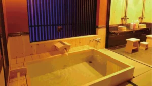 疲れを癒していただける室内露天風呂。